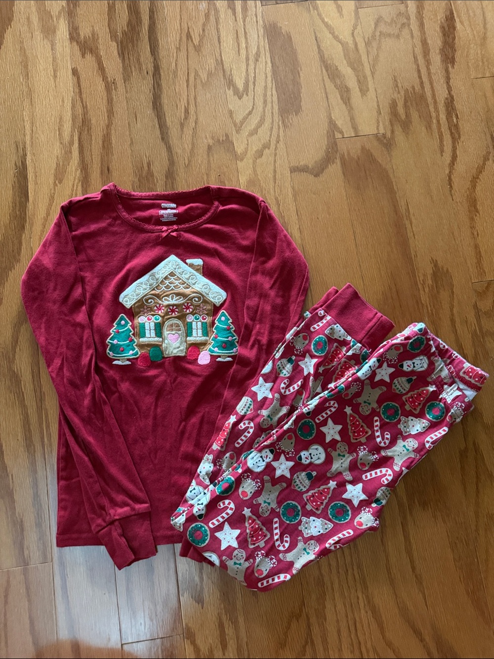 Gymboree Red Pajama Set with Green and White Holiday Accents